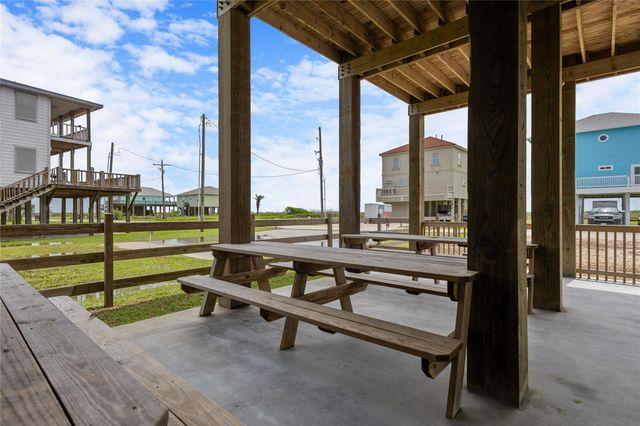 115 Ocean Shores Drive, Port Bolivar, TX 77650