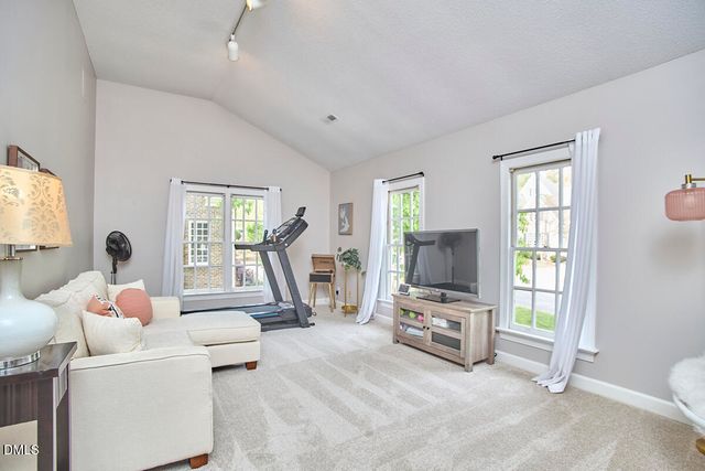 1216 E Pointe Drive, Durham, NC 27712