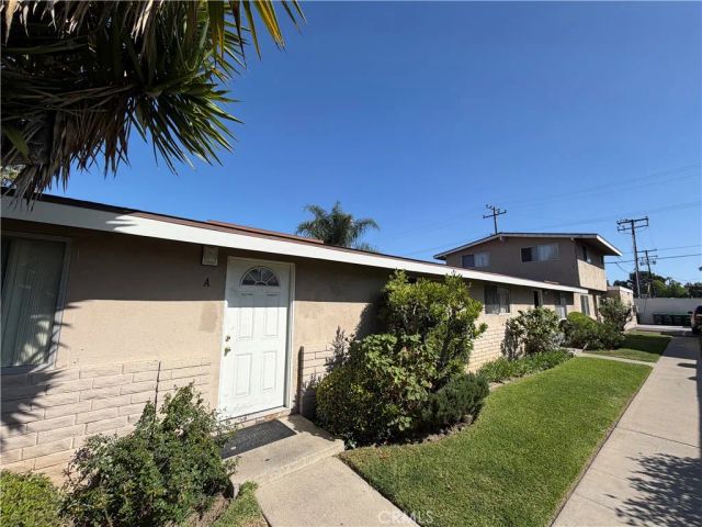 1383 Baker, Costa Mesa, CA 92626