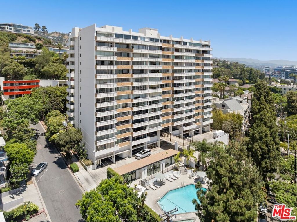 Image 17 of property listing at 8787 Shoreham Drive 309, West Hollywood, CA 90069