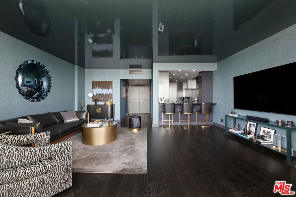 Image 4 of property listing at 8787 Shoreham Drive 309, West Hollywood, CA 90069