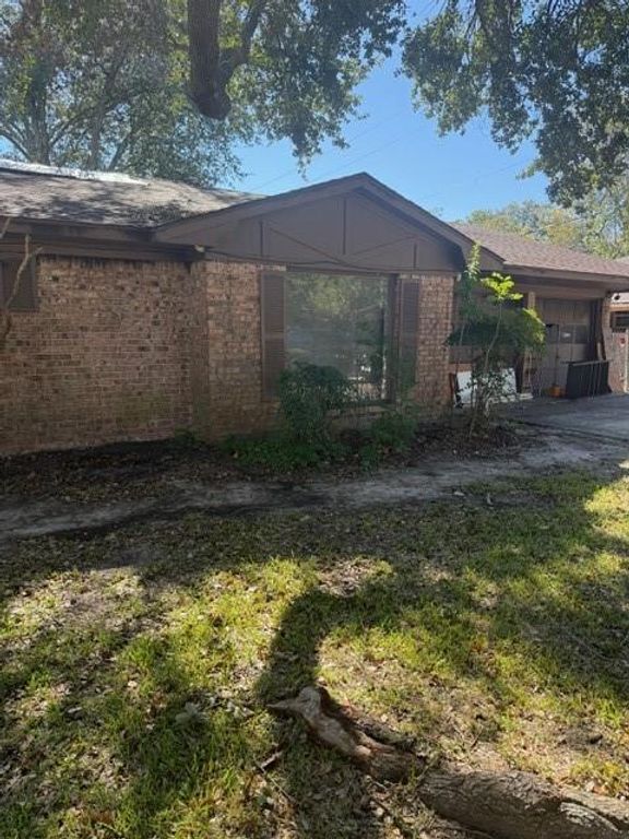 1901 Chilton Drive, Baytown, TX 77520