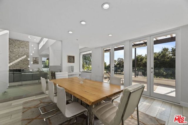 641 Walther Way, Los Angeles, CA 90049