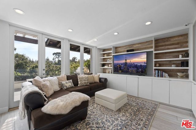 641 Walther Way, Los Angeles, CA 90049