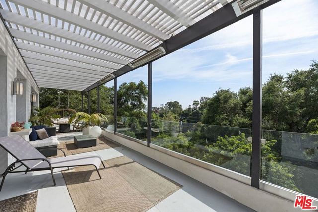 641 Walther Way, Los Angeles, CA 90049