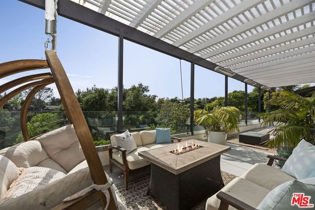 641 Walther Way, Los Angeles, CA 90049