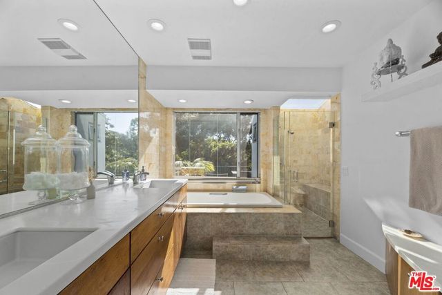 641 Walther Way, Los Angeles, CA 90049