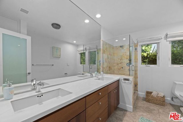 641 Walther Way, Los Angeles, CA 90049