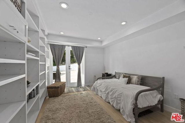 641 Walther Way, Los Angeles, CA 90049