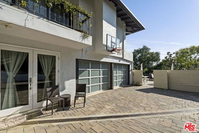 641 Walther Way, Los Angeles, CA 90049