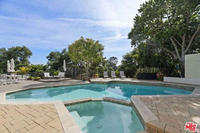 641 Walther Way, Los Angeles, CA 90049