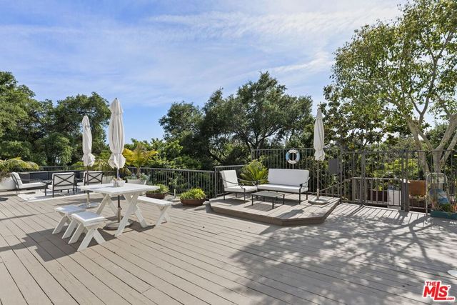 641 Walther Way, Los Angeles, CA 90049