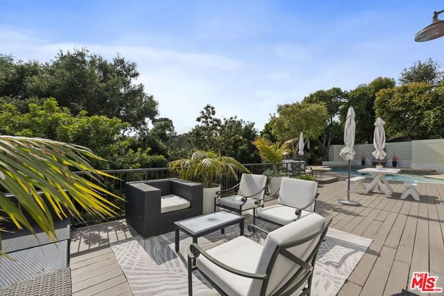 641 Walther Way, Los Angeles, CA 90049