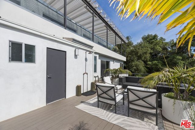 641 Walther Way, Los Angeles, CA 90049