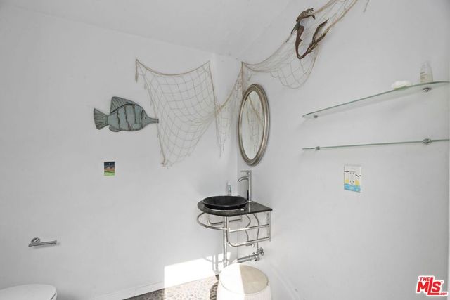 641 Walther Way, Los Angeles, CA 90049