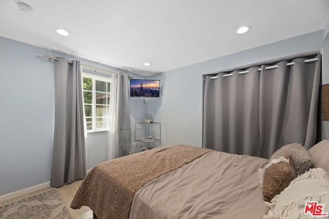 641 Walther Way, Los Angeles, CA 90049