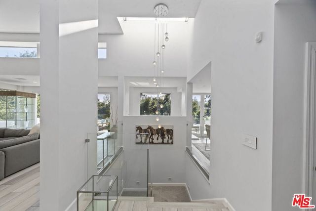 641 Walther Way, Los Angeles, CA 90049