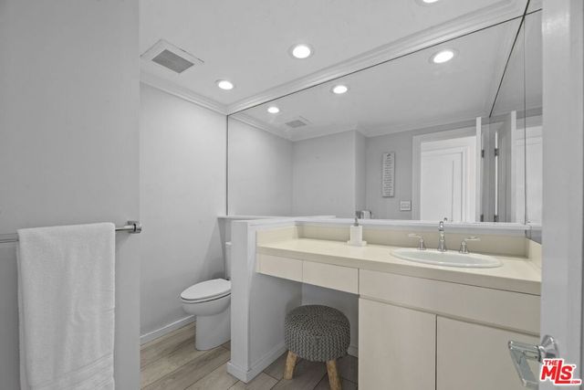 641 Walther Way, Los Angeles, CA 90049