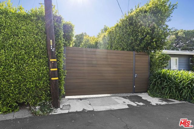 641 Walther Way, Los Angeles, CA 90049