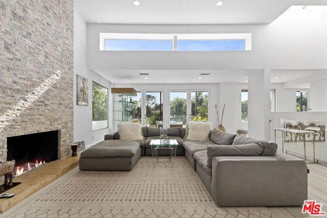 641 Walther Way, Los Angeles, CA 90049