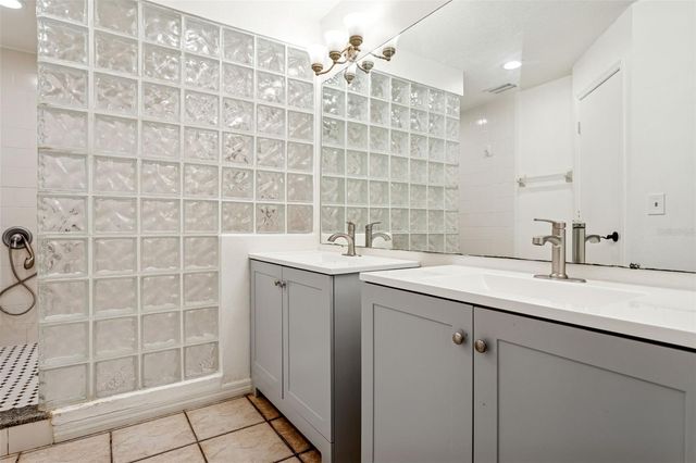 14902 PAR CLUB CIRCLE, Tampa, FL 33618