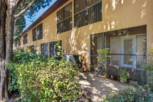 14902 PAR CLUB CIRCLE, Tampa, FL 33618