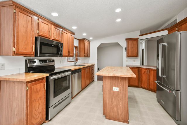 2759 E Farm Road 48, Springfield, MO 65803