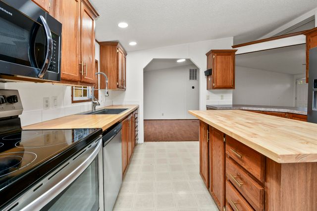 2759 E Farm Road 48, Springfield, MO 65803