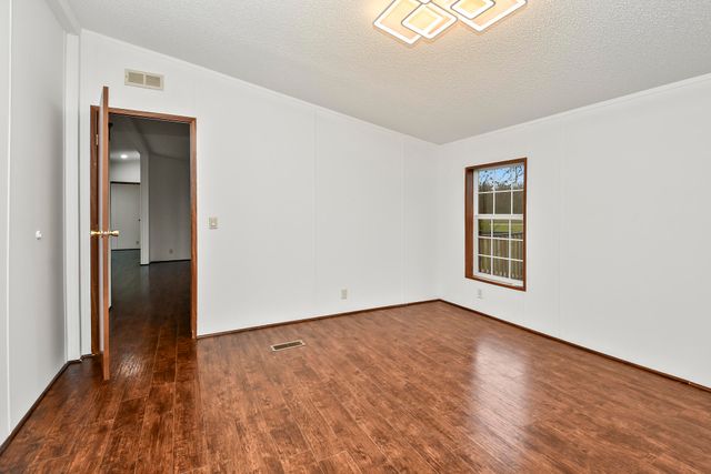 2759 E Farm Road 48, Springfield, MO 65803