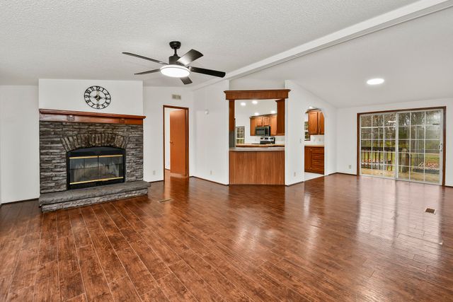 2759 E Farm Road 48, Springfield, MO 65803