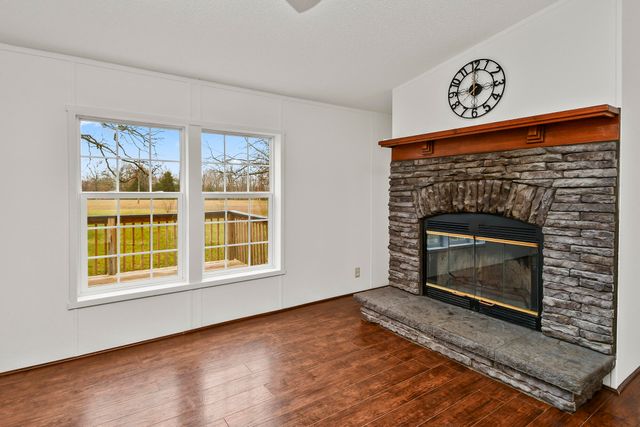 2759 E Farm Road 48, Springfield, MO 65803