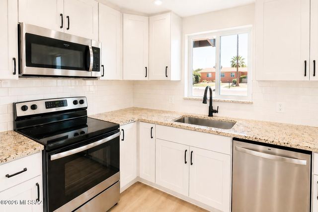 5632 E Cooper Street, Tucson, AZ 85711