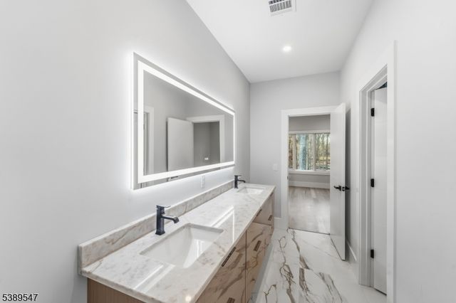 794 Blauvelt St, River Vale Twp., NJ 07675