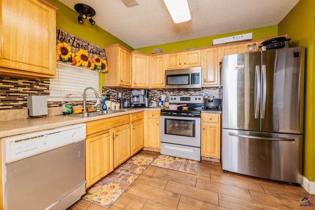 305 Strawbridge Lane, Bonaire, GA 31005