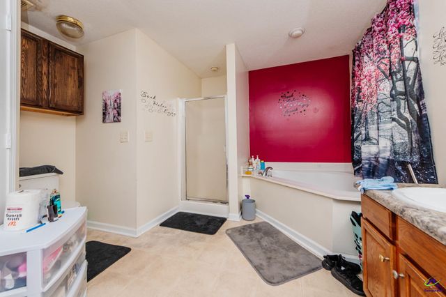 305 Strawbridge Lane, Bonaire, GA 31005