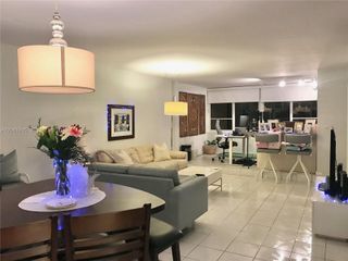 5005 Collins Avenue 518, Miami Beach, FL 33140
