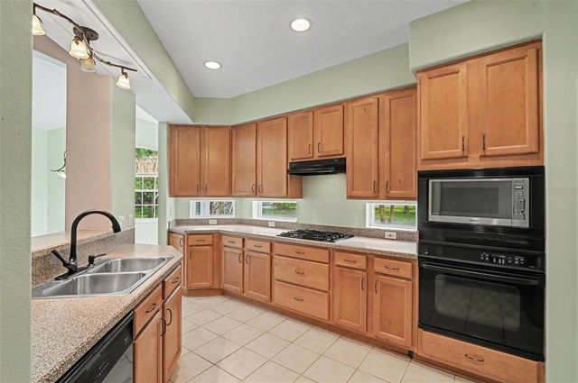 2852 CAPE HORN COURT, Tavares, FL 32778