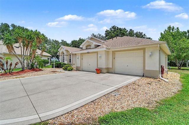 2852 CAPE HORN COURT, Tavares, FL 32778