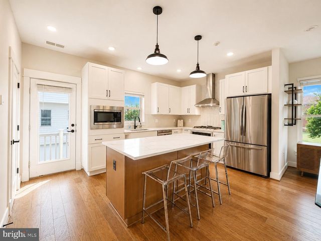 1011 SYCAMORE DR SE, Washington, DC 20032