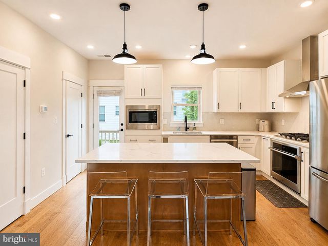1011 SYCAMORE DR SE, Washington, DC 20032