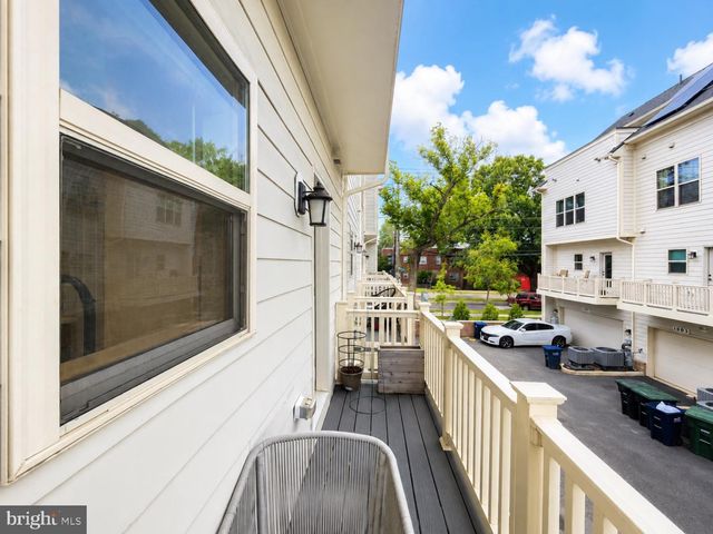 1011 SYCAMORE DR SE, Washington, DC 20032