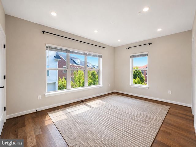 1011 SYCAMORE DR SE, Washington, DC 20032
