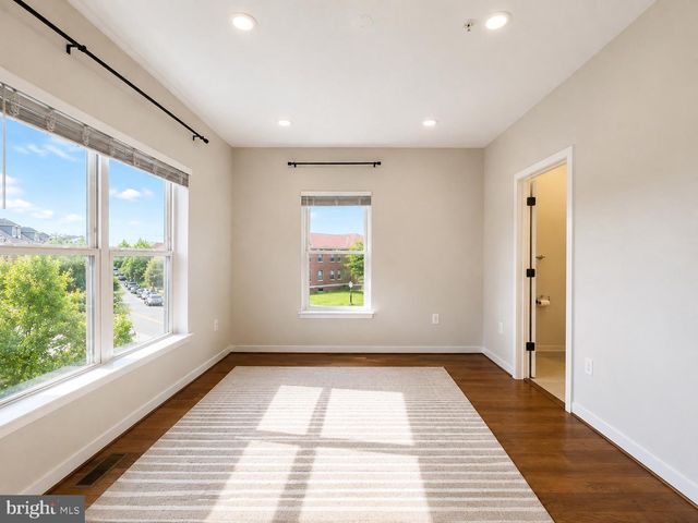 1011 SYCAMORE DR SE, Washington, DC 20032