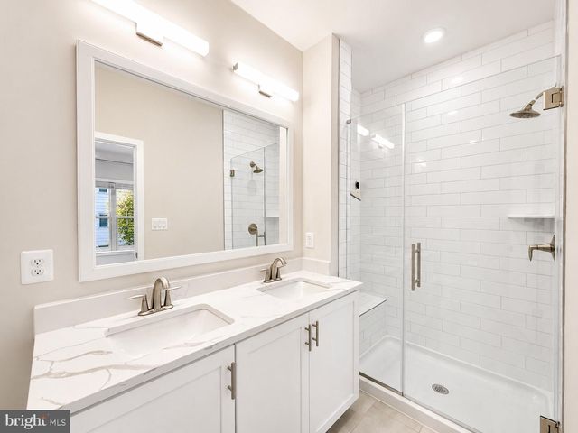 1011 SYCAMORE DR SE, Washington, DC 20032