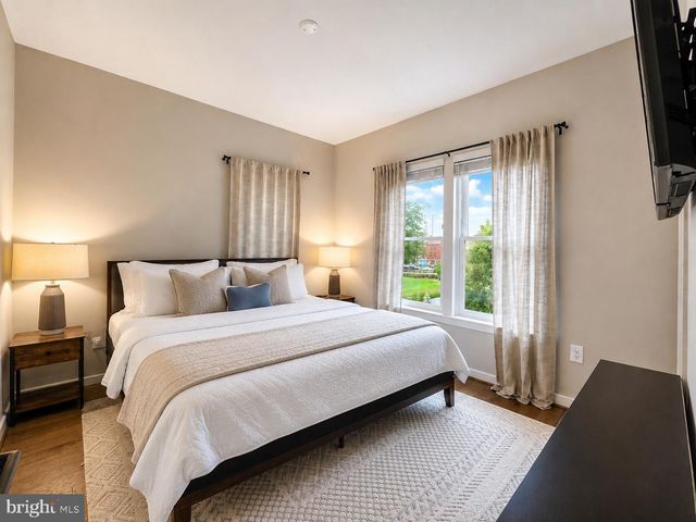 1011 SYCAMORE DR SE, Washington, DC 20032