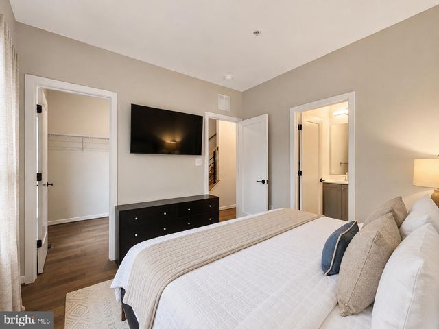 1011 SYCAMORE DR SE, Washington, DC 20032