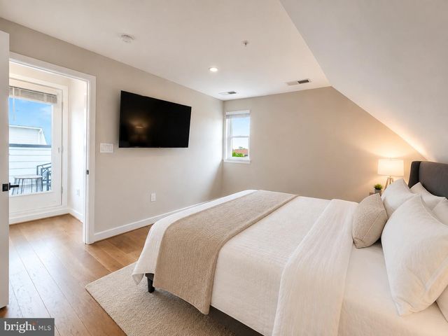 1011 SYCAMORE DR SE, Washington, DC 20032