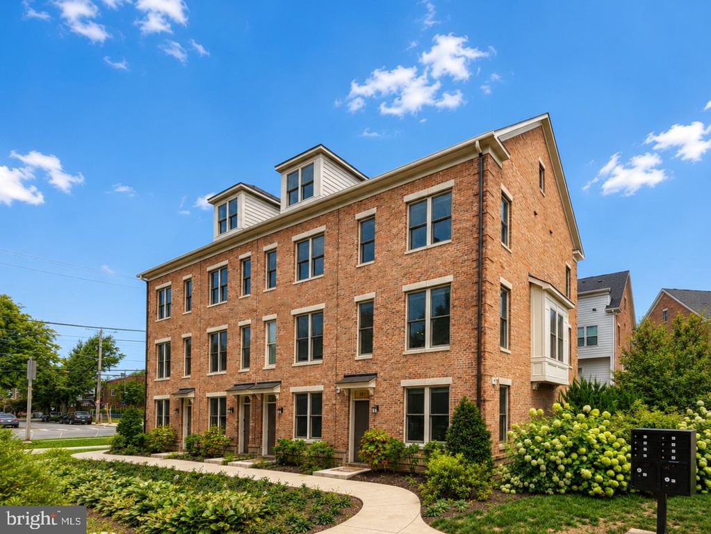 1011 SYCAMORE DR SE, Washington, DC 20032