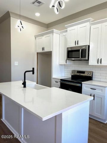 810 N St Antoine Street, Lafayette, LA 70501