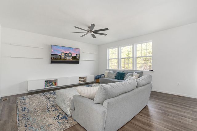 6371 POINTER LN, King George, VA 22485